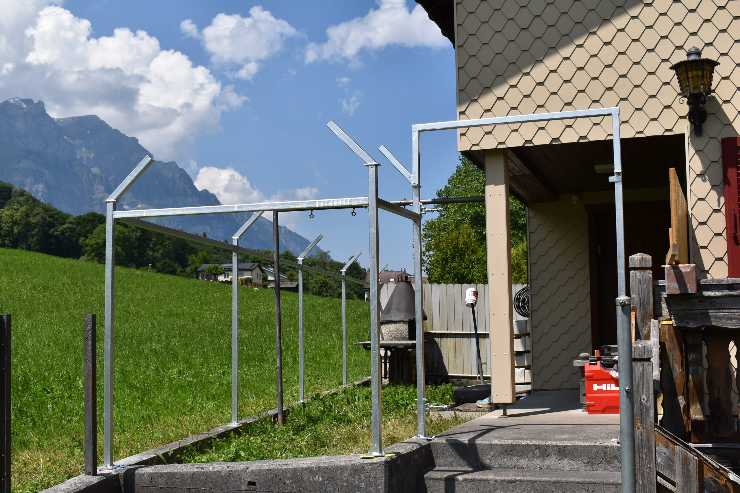 Zaunbau Prestl, Prestl, prestl.ch, Richard Prestl, Konstruktion, Konstruktionsdienstleistungen, Engineering, Glarus, Zäune, Sichtschutz, Haslen GL, Zaunbau, Geländer, Tore, Balkongeländer, Absturzsicherungen, Stahlprodukte Zaunbau Glarus Zaunbau Glarnerland Zäune Glarus Sichtschutz Glarus Stahlbau Glarus Stahlkonstruktionen Glarus Balkongeländer Glarus Absturzsicherung Glarus Stahltreppe Glarus Gartenzäune Glarus Sonderanfertigungen Stahl Glarus Zaunbauer Glarus